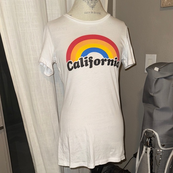 liquid venom Tops - Liquid Venom XL California Graphic White T-Shirt with rainbow shortsleeve